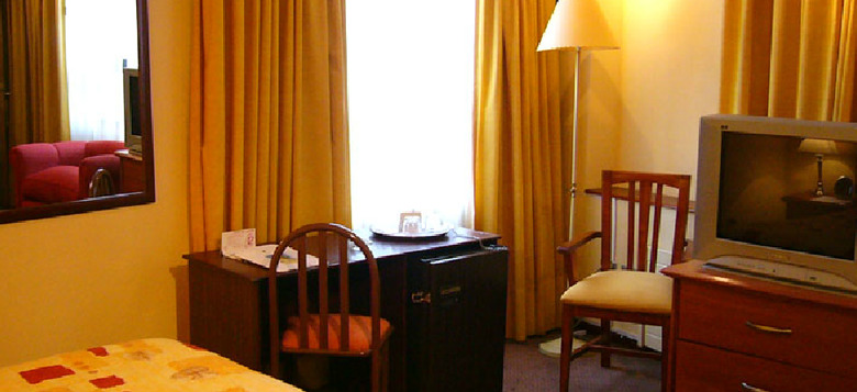 Hotel Alcala Del Rio