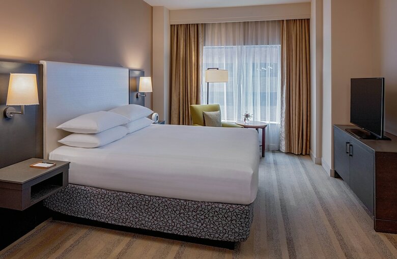 Hotel Hyatt At Olive 8