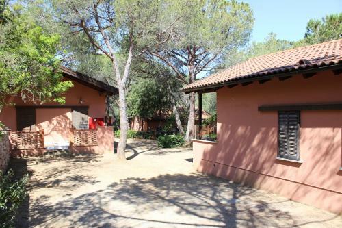 Camping Lacona Pineta