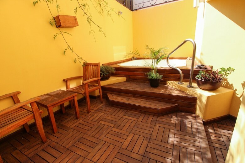 Sereno Art Hotel