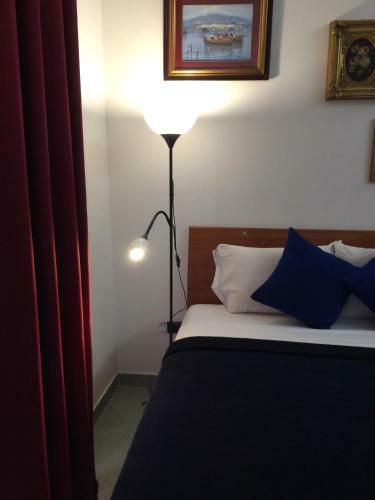 Santa Maria La Nova 21 B&B