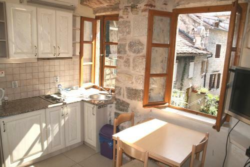Character Apartment Right