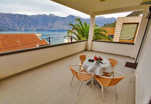 Cattaroom Apartments