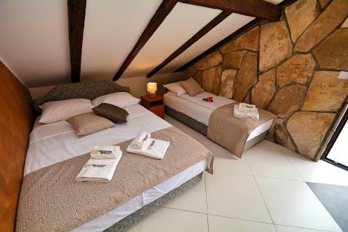 Cattaroom Apartments