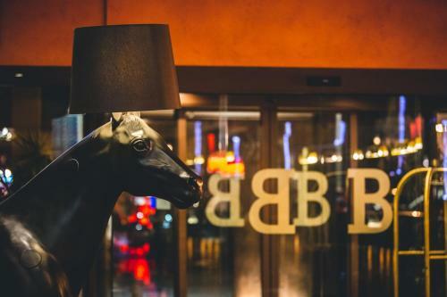 Base Hotel To Work
