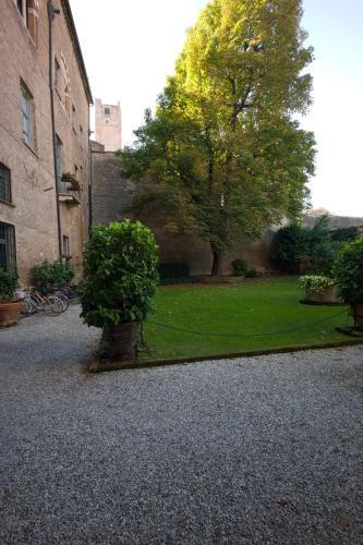 Hostal Palazzo Castiglioni Luxury Suites