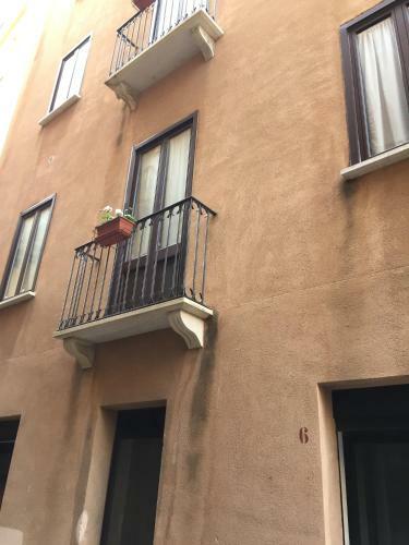 Hostal Apihouse