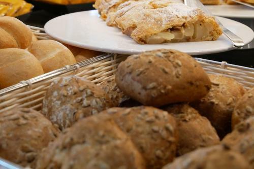 Hostal Garni Bed And Breakfast Broi
