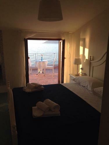 Hostal Affittacamere Lo Scoglio