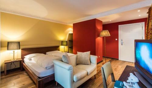 Hotel Famel�