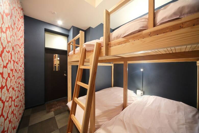 Hostal Ikidane House