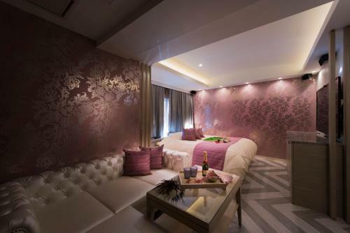 Hotel In The Moon (adult Only)