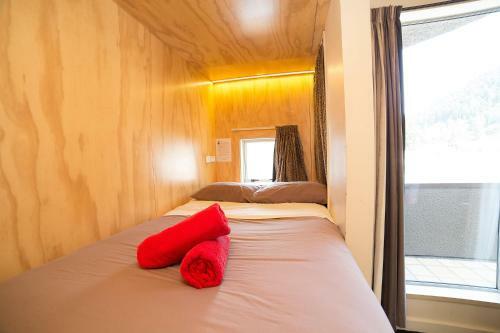 Sir Cedrics Tahuna Pod Hostel