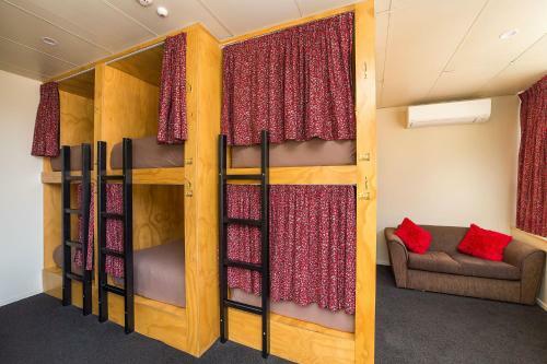 Sir Cedrics Tahuna Pod Hostel