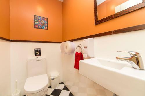 Sir Cedrics Tahuna Pod Hostel