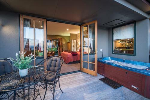 The Flying Trout Boutique Lodge