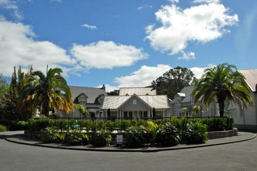Lodge Russell Cottages