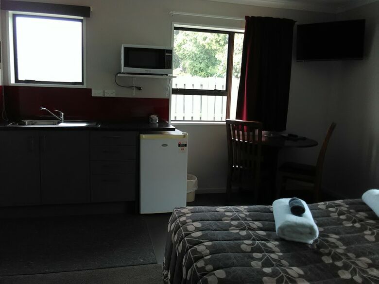 Academy Lodge Motel