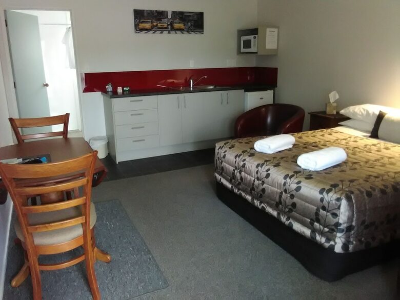 Academy Lodge Motel