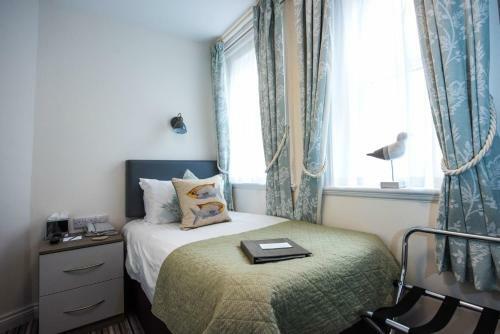 Kingswood & Devoran Hotel
