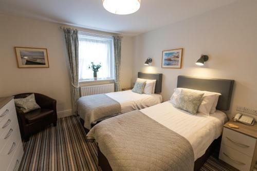 Kingswood & Devoran Hotel