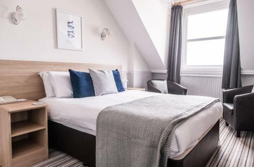 Kingswood & Devoran Hotel