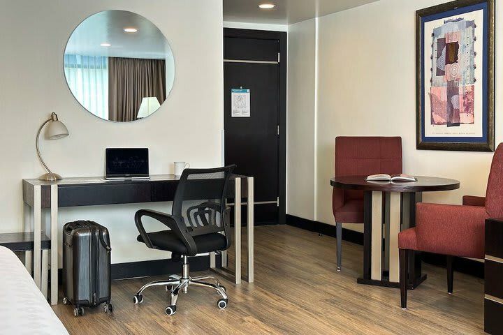 Hotel Howard Johnson La Carolina- Quito