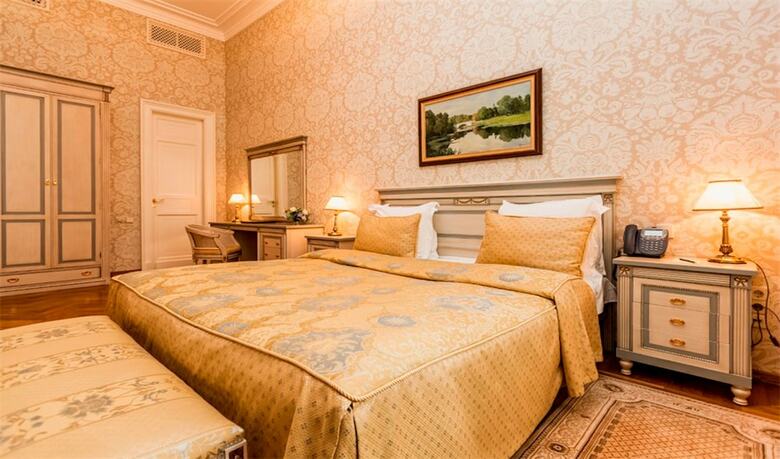 Petroff Palace Hotel