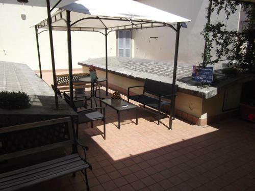 Hostal La Luna Blu In Old Town