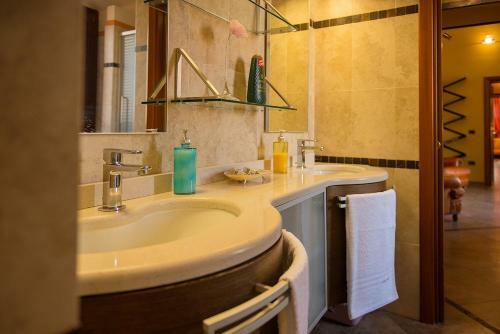 Luxury Home Bosa Apartment