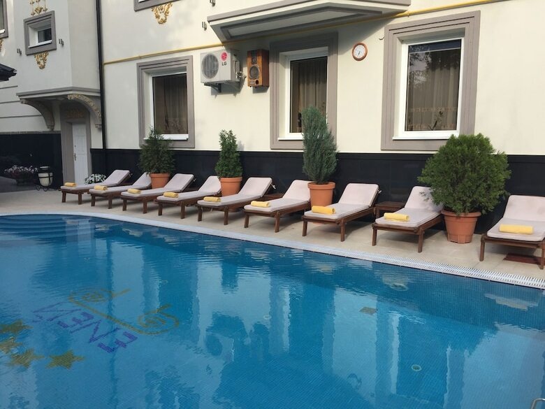 Eney Hotel