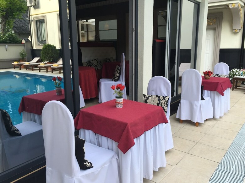Eney Hotel