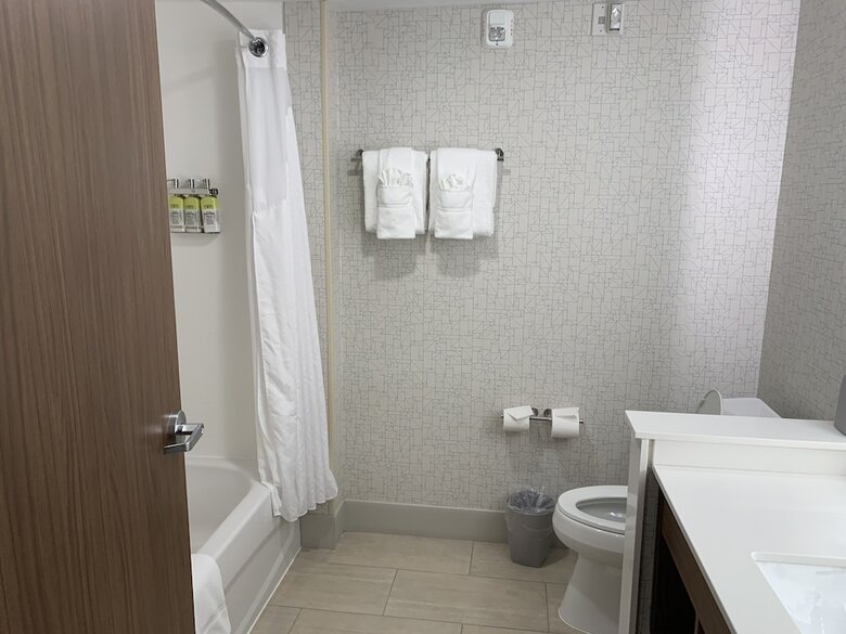 Hotel Holiday Inn Express & Suites Grand Rapids Airport North By Ihg