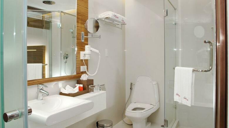 Sacha's Hotel Uno