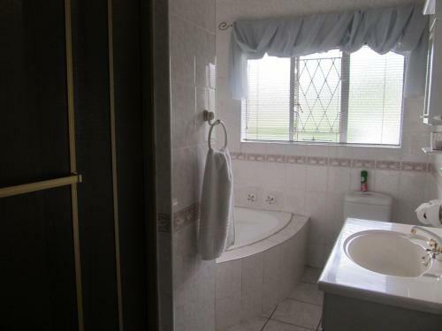 Hostal Fin And Feather Guesthouse