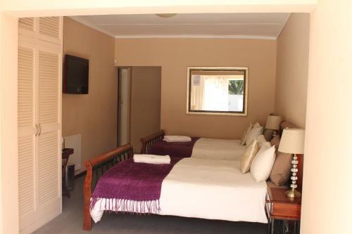 Hostal Fin And Feather Guesthouse