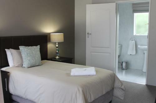 Hostal Fin And Feather Guesthouse