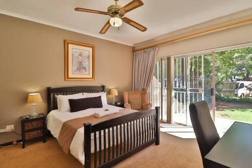 Hostal Fin And Feather Guesthouse