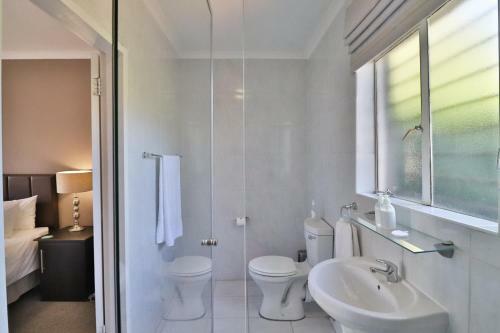 Hostal Fin And Feather Guesthouse