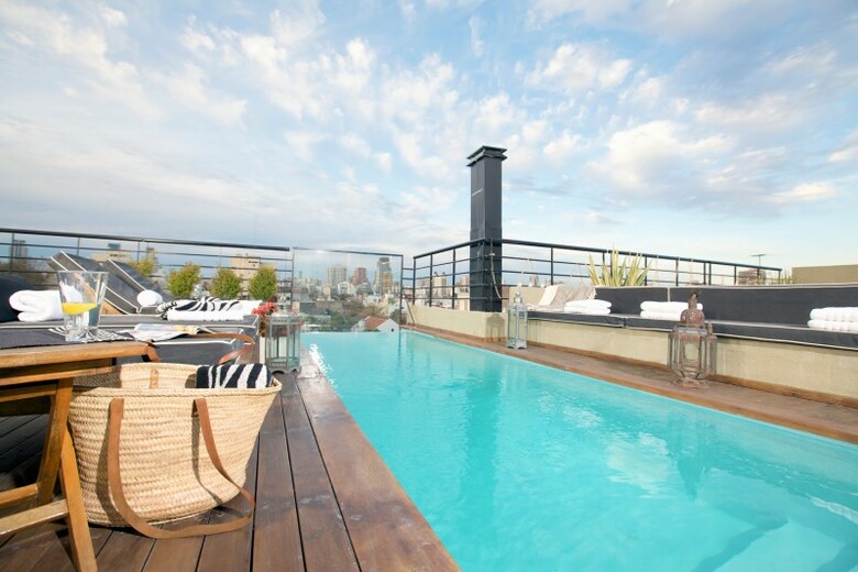 Ultra Hotel