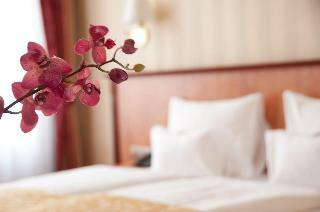 Pension Opera Suites