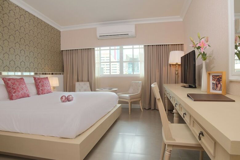 Hotel The Raya Surawong Bangkok