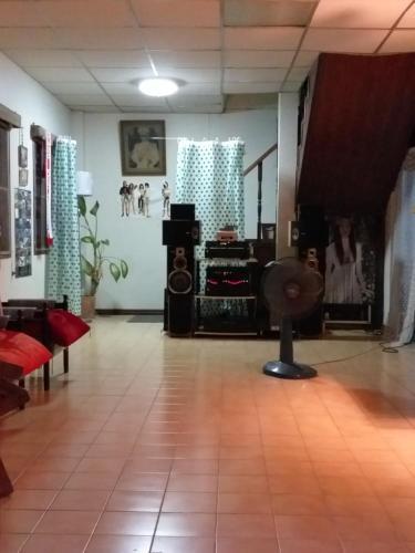 Hostal Srikrung Guesthouse