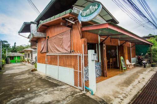 Hostal Sarm Mork Guest House