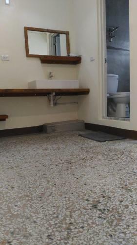 4+57 Hostel