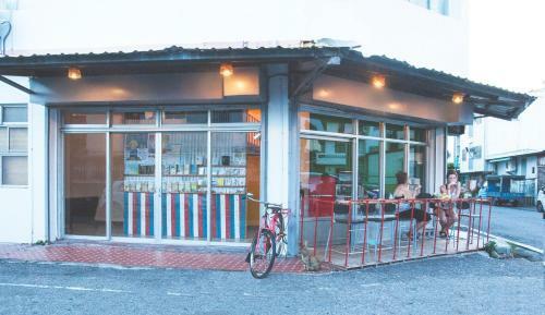 Hostel Who Knows