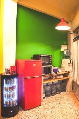 Hostel Who Knows