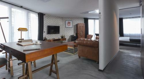 Check Inn Suite Hotel & Spa