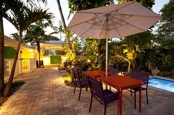 Hotel Almond Tree Inn