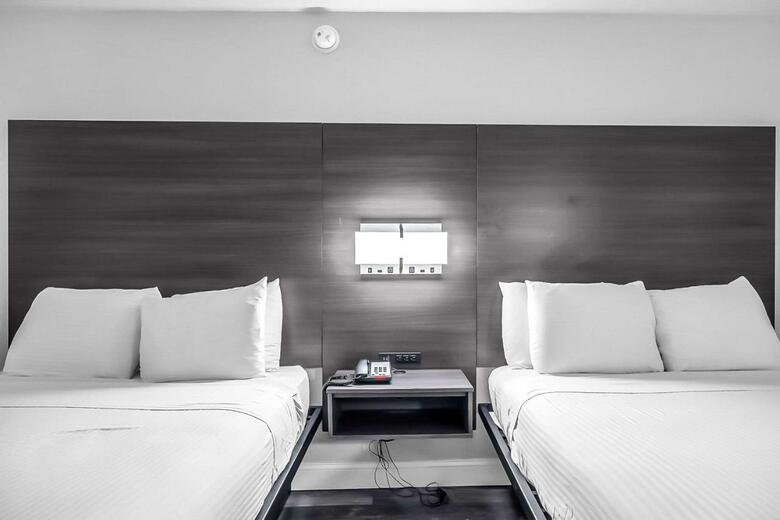 Motel Rodeway Inn & Suites